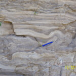 Estructuras paleosísmicas en depósitos lacustres pleistocenos en la quebrada del río Acequión. Precordillera (Foto: L. Perucca).
